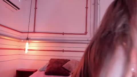 suzylee_ online show from August 15, 3:10 am