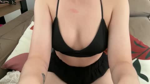 suzysummerrrrrrrrr online show from March 22, 6:45 pm