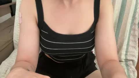 suzysummerrrrrrrrr online show from April 7, 2:11 pm