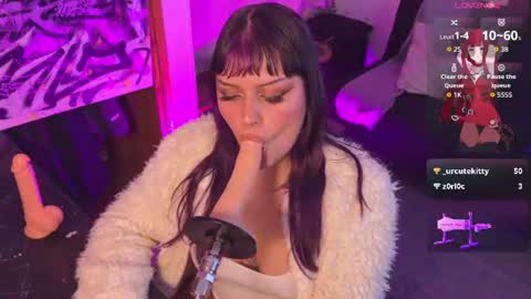 swag_hoe_ online show from August 6, 6:12 am