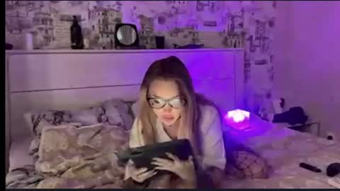 sweatslisa online show from July 9, 11:32 pm