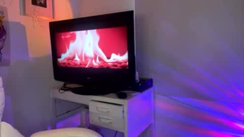 Juliana online show from August 2, 11:28 am