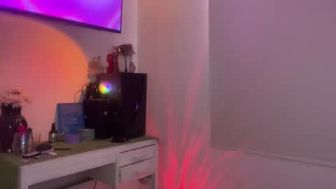 Juliana online show from August 10, 8:10 pm