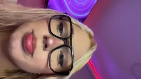 Juliana online show from August 14, 4:05 am