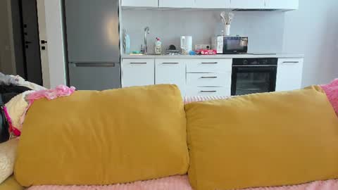 Mia online show from August 10, 1:29 am