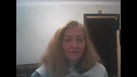 sweet4blonde67 online show from June 1, 3:59 pm