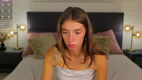sweet__vikki online show from August 14, 9:40 pm