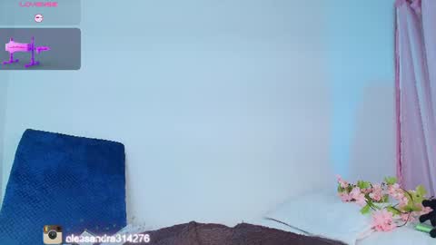 alessa  ----independent model online show from August 12, 6:27 am