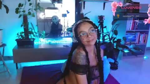 Tutti  online show from August 5, 11:36 pm