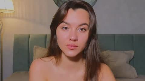 Mia online show from July 31, 11:10 pm