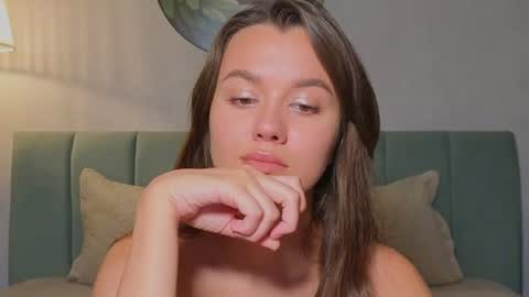 Mia online show from August 5, 5:55 pm