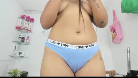 sweet_litle online show from August 10, 4:58 am