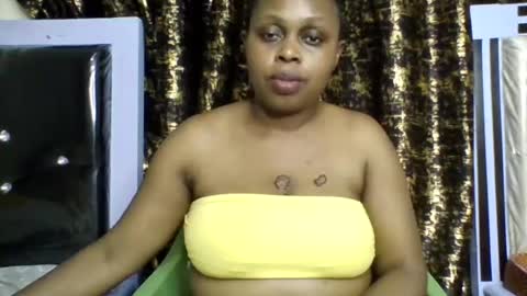 sweet_peach12 online show from August 10, 10:49 am