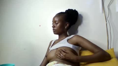 sweet_peach12 online show from August 12, 3:20 am