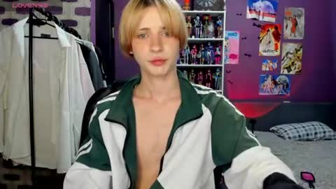kira online show from August 12, 5:04 pm