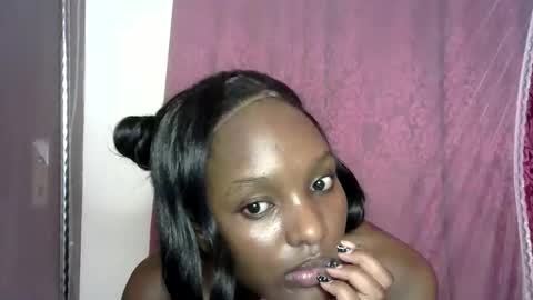 sweet_strawberina online show from May 22, 3:36 pm