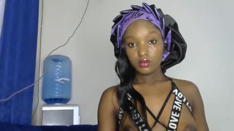 sweet_strawberina online show from May 29, 11:13 am