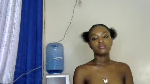 sweet_strawberina online show from May 30, 12:06 pm