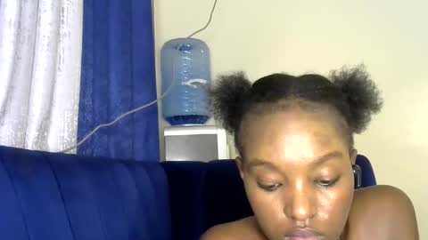 sweet_strawberina online show from May 30, 3:24 pm
