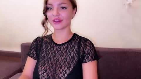 sweet_strawberr online show from August 10, 10:05 am