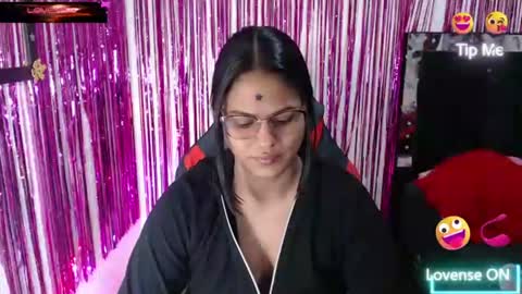 sweetalmaa online show from August 4, 9:39 am
