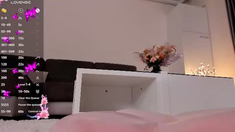 sweetameliaa online show from August 12, 1:41 am