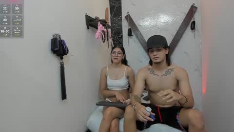 sweetauracouple online show from August 13, 3:31 am
