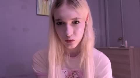 sweetcrystalll online show from July 23, 9:06 pm