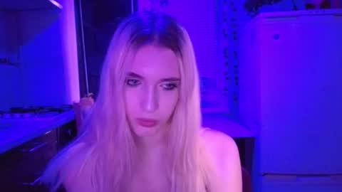 sweetcrystalll online show from July 24, 8:12 pm