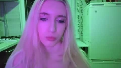 sweetcrystalll online show from July 24, 9:18 pm