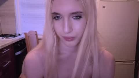 sweetcrystalll online show from July 25, 1:20 am