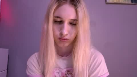 sweetcrystalll online show from August 2, 12:28 am