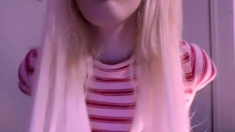 sweetcrystalll online show from August 7, 9:15 pm