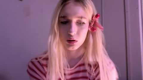 sweetcrystalll online show from August 8, 1:49 am