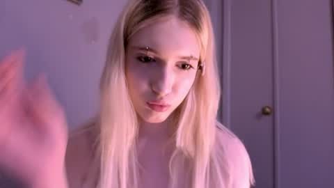 sweetcrystalll online show from August 8, 5:57 pm