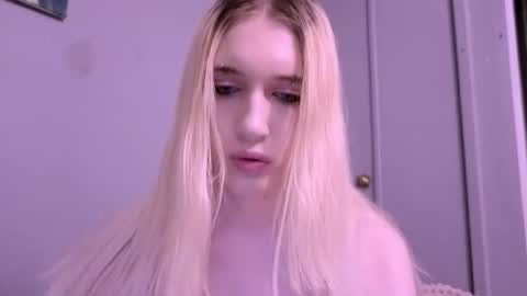 sweetcrystalll online show from August 13, 10:46 pm