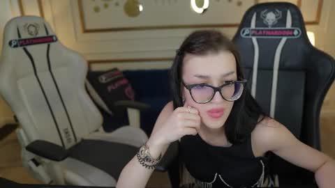 Amelia online show from August 5, 1:53 pm