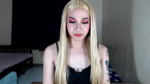 sweetkatniss online show from August 4, 8:44 am