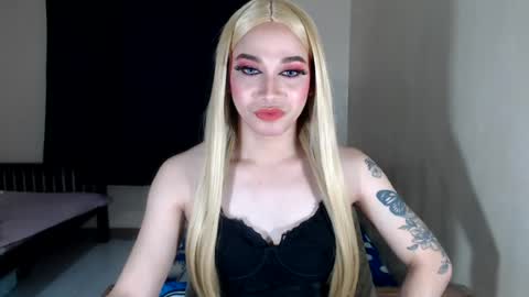 sweetkatniss online show from August 5, 5:05 am