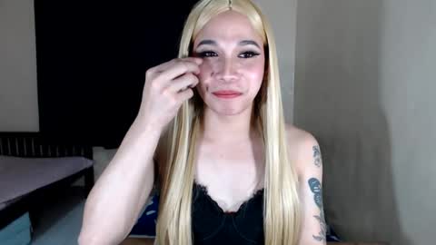 sweetkatniss online show from August 8, 5:29 am