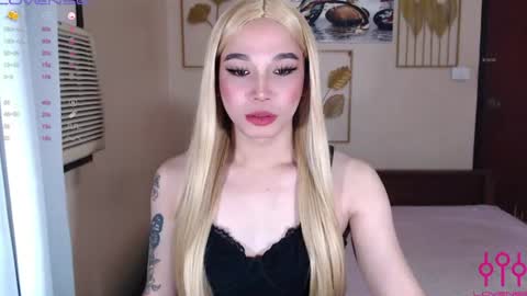 sweetkatniss online show from August 13, 5:32 am