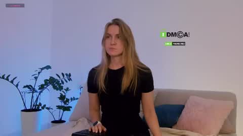 SweetKira1 online show from August 8, 4:40 pm