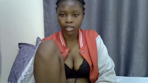 sweetkirrie online show from August 12, 6:49 am