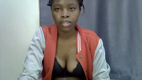 sweetkirrie online show from August 12, 1:02 pm