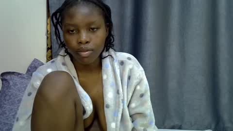 sweetkirrie online show from August 12, 11:07 pm
