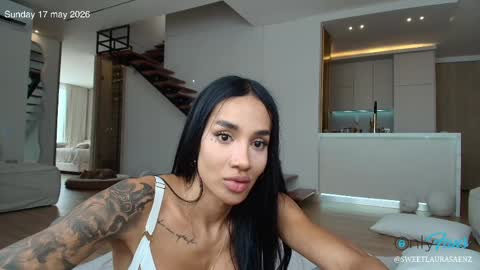 Laura Saenz  Geminis online show from May 17, 6:53 pm