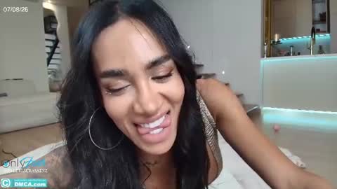 Laura Saenz  Geminis online show from August 8, 4:01 am
