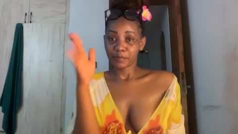 sweetnia754136 online show from July 24, 11:19 pm