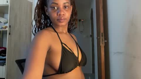 sweetnia754136 online show from July 25, 4:05 am