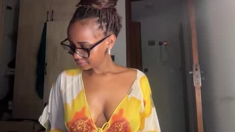 sweetnia754136 online show from July 29, 2:51 am